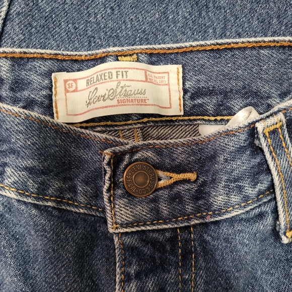 Levi Strauss Signature Relaxed fit 675 Mom Jean - Picture 5 of 6